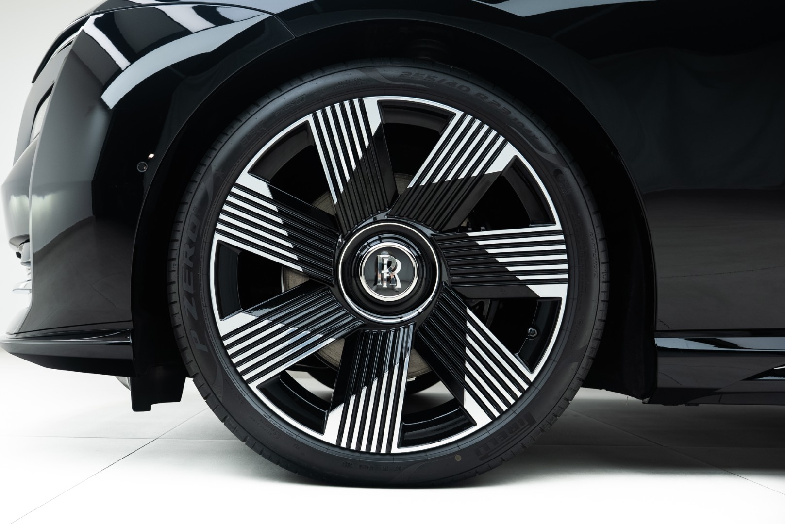 2025 ROLLS ROYCE SPECTRE. BESPOKE SOUND SYSTEM. IMMERSIVE SEATS. MAIN DEALER WARRANTY AND SERVICE.